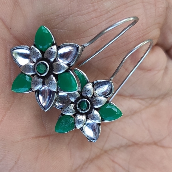 EARRINGS - SALE - - Picture 3 of 3